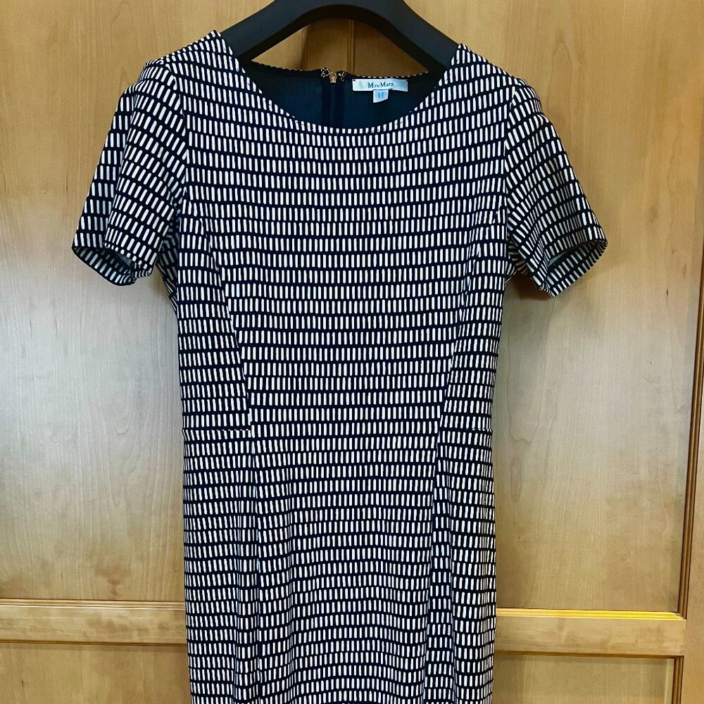 Max Mara knee length knit dress, navy and white, size 6, slim fit